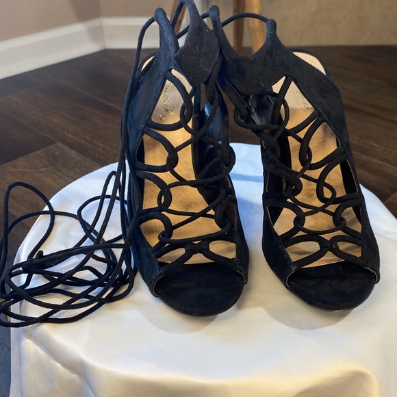 Black heels - Picture 5 of 8